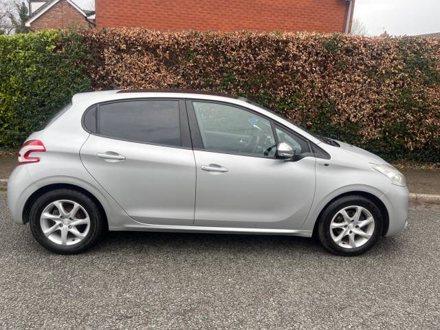 2014 Peugeot 208 1.2 VTi Style Euro 5 5dr