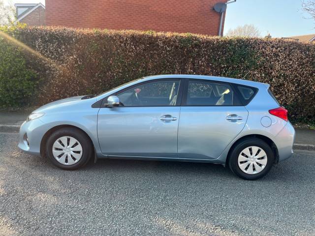 2014 Toyota Auris 1.33 Dual VVT-i Active Euro 5 (s/s) 5dr