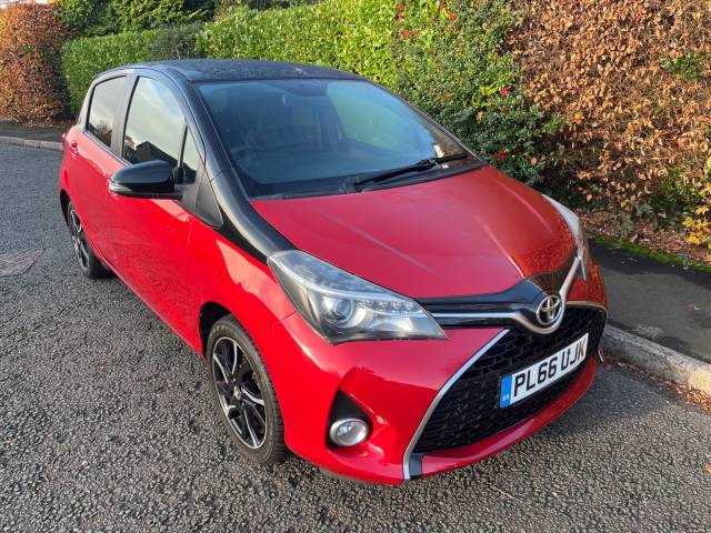 Toyota Yaris 1.33 VVT-i Design 5dr Hatchback Petrol RED/BLACK