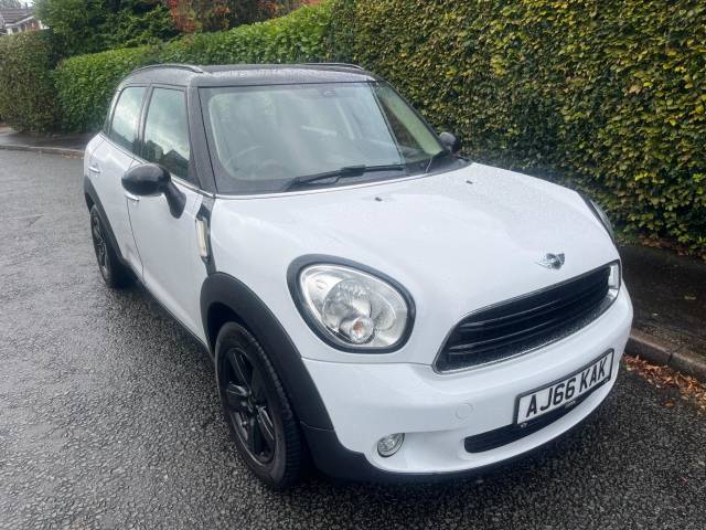 Mini Countryman 1.6 Cooper D 5dr Hatchback Diesel WHITE